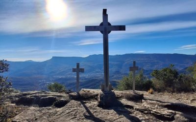 Puig de les Tres Creus i Ermita de Sant Joan de les Medes